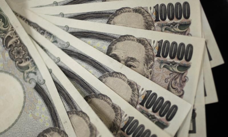 日本央行缩减刺激措施，避险情绪支撑日元再走强
